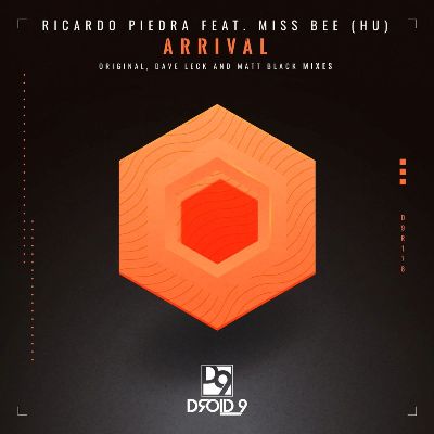 Ricardo Piedra & Miss Bee (HU) – Arrival